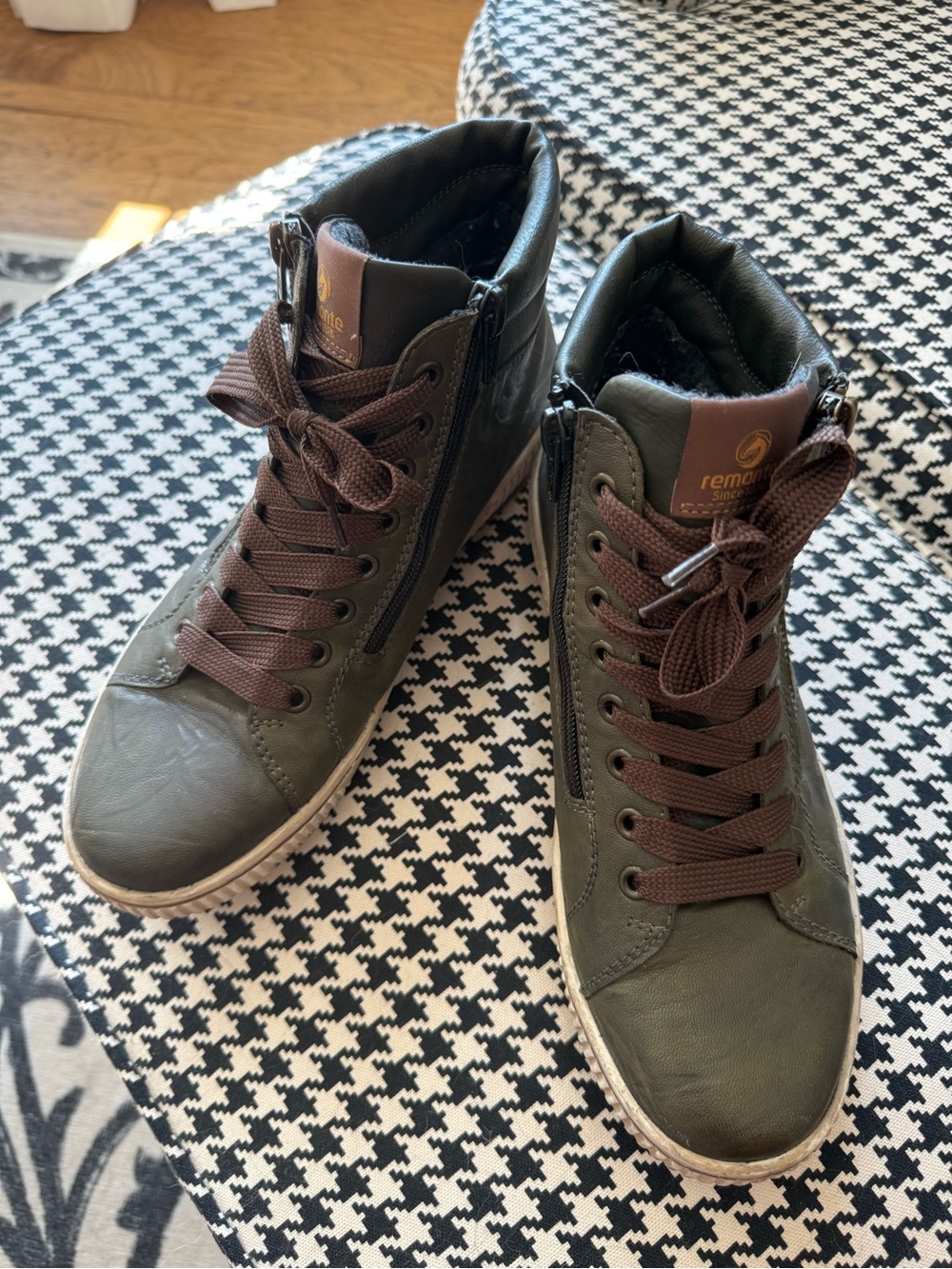 Remonte  Olive Green Sneakers with Brown Laces